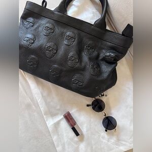 Iopelle Viral skull tote bag size medium